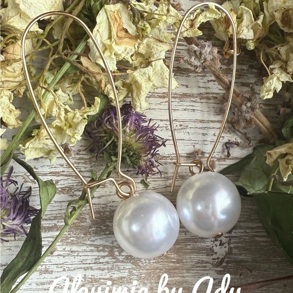 Alquimia Gold and White Pearl Earrings - Picture 1 of 1